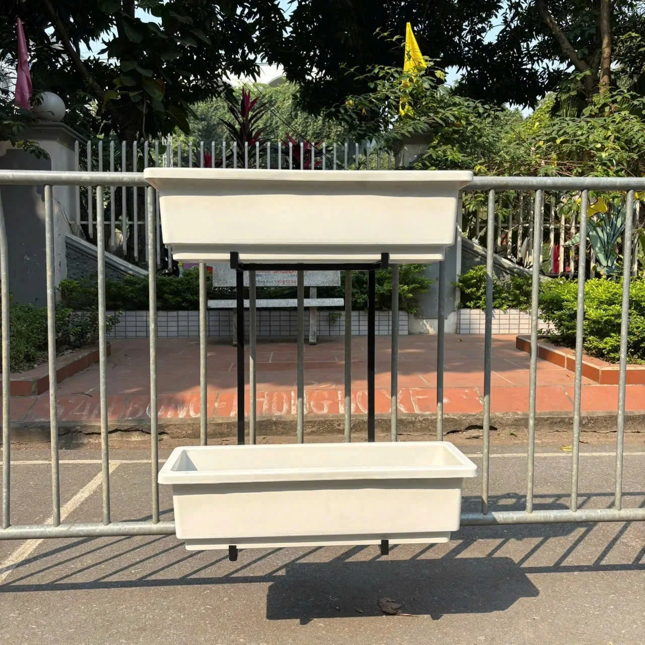 Giá treo chậu cây ban công