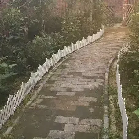 Hàng rào trang trí lối đi